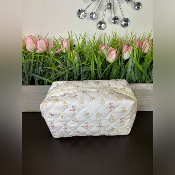 blissfully Beautiful Boutique Bags Boutique New Large Floral Print